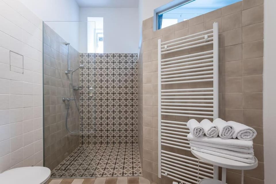 Spacious 2BR by Metro and Center by HM Apartment in Vienna