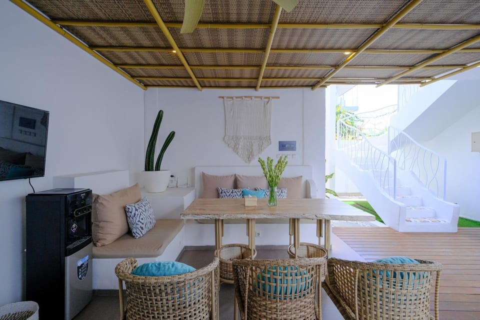 Seating area, Dining area