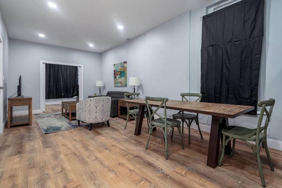 MTM Fully Furnished Rental in Old Town - 2 beds Apartment in Lincoln Park