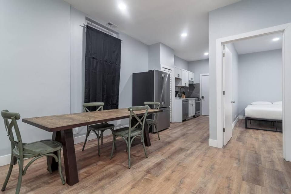 MTM Fully Furnished Rental in Old Town - 2 beds Apartment in Lincoln Park