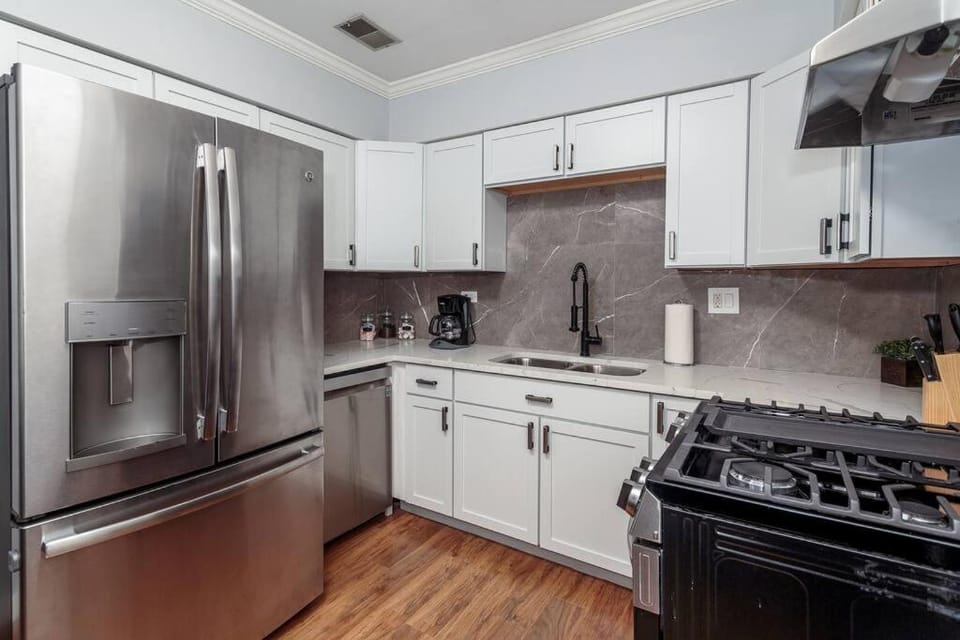 MTM Fully Furnished Rental in Old Town - 2 Beds Apartment in Lincoln Park