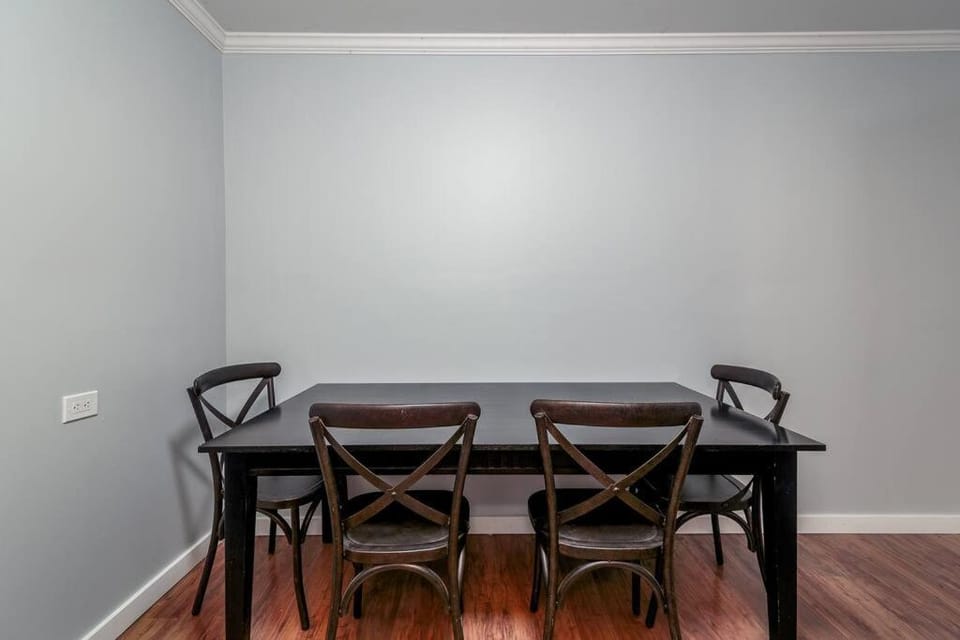 MTM Fully Furnished Rental in Old Town - 2 Beds Apartment in Lincoln Park