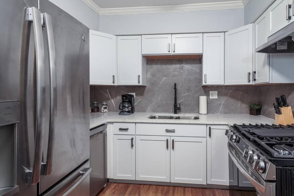 MTM Fully Furnished Rental in Old Town - 2 Beds Apartment in Lincoln Park
