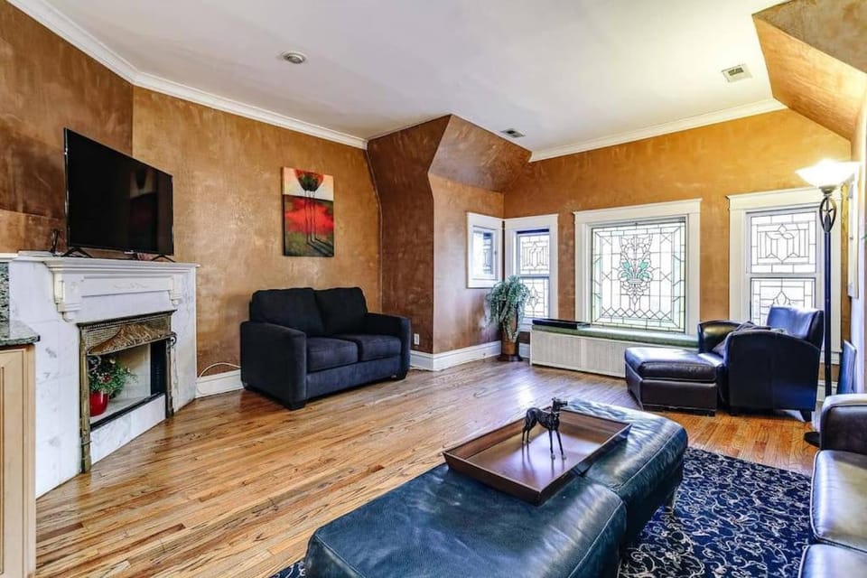 Brownstone 2 entire units Gold Coast Apartment in Chicago