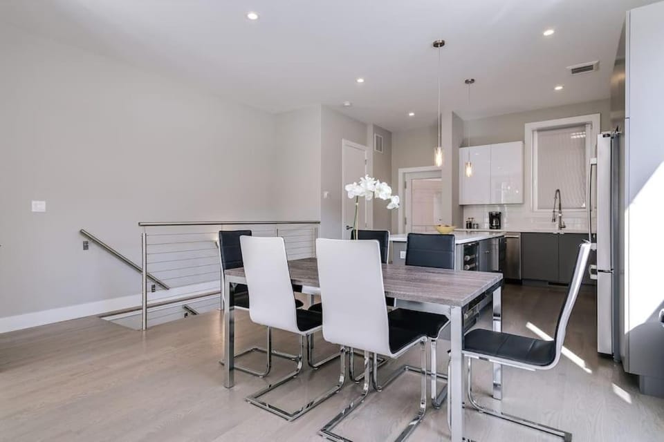 Stunning Duplex Condo #1 - Downtown River North House in Chicago