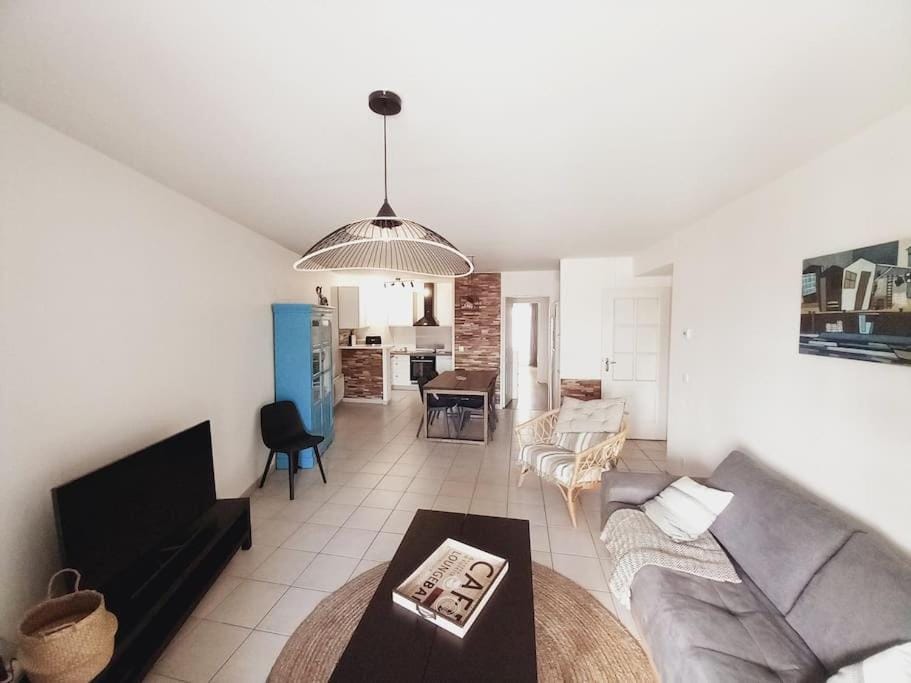 Arcachon Hyper Centre - spacieux appartement 2 chambres parking et terrasse Apartment in Arcachon