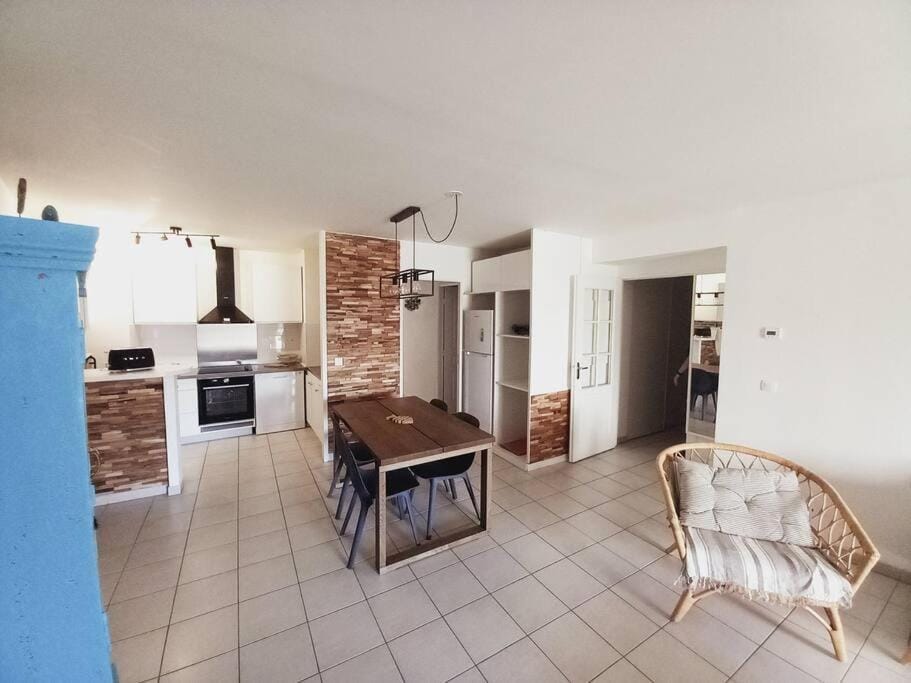 Arcachon Hyper Centre - spacieux appartement 2 chambres parking et terrasse Apartment in Arcachon
