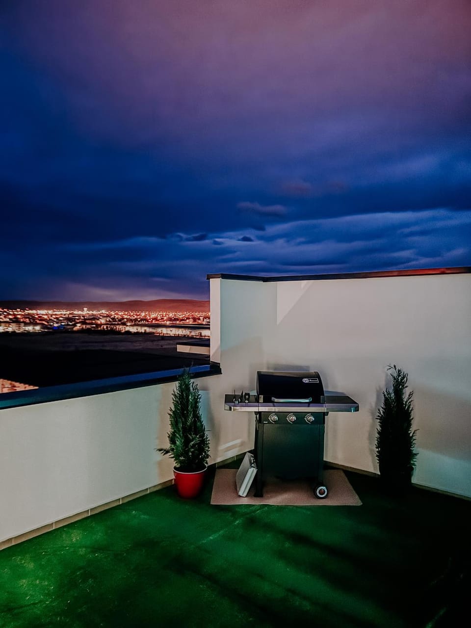 BBQ facilities, Seating area