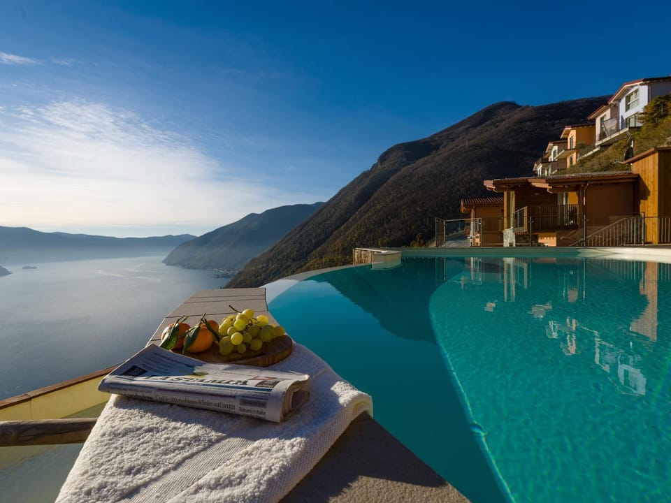 Lake view, Swimming pool