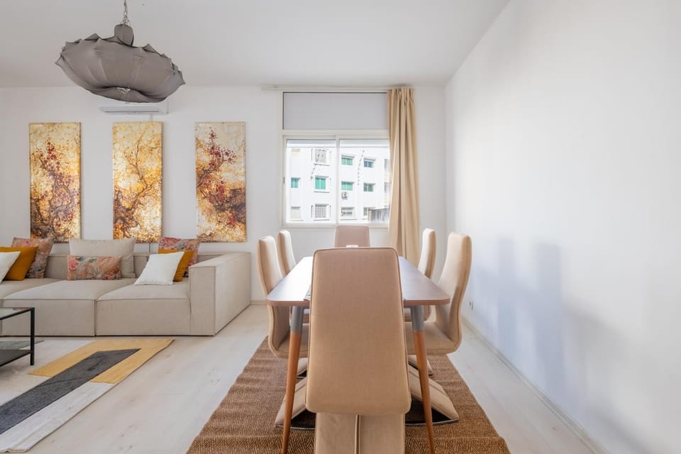 Living room, Banquet/Function facilities, Seating area, Dining area