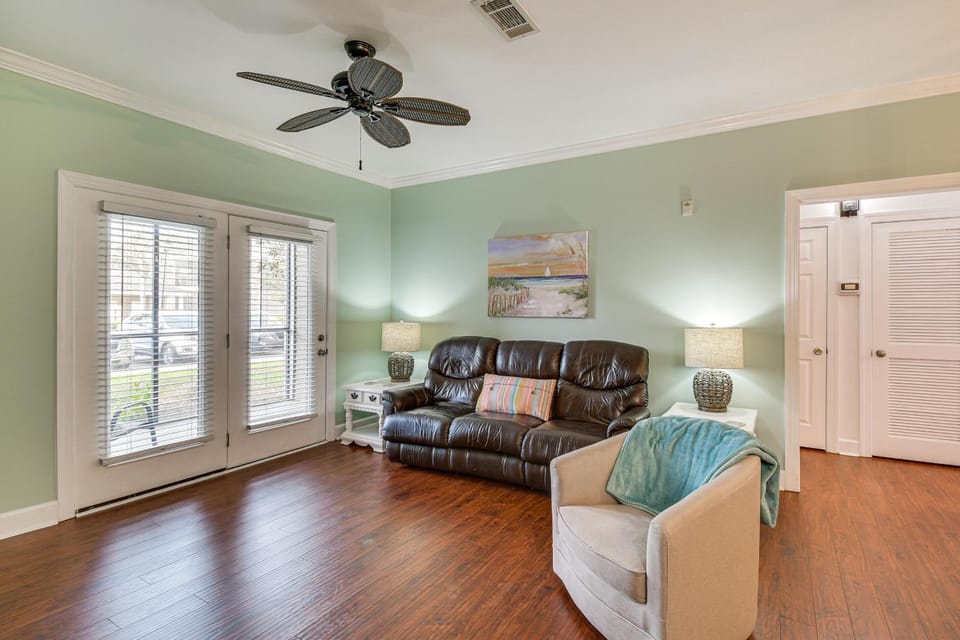 Foley Condo w/ Pool Access: 10 Mi to Gulf Shores! House in Foley