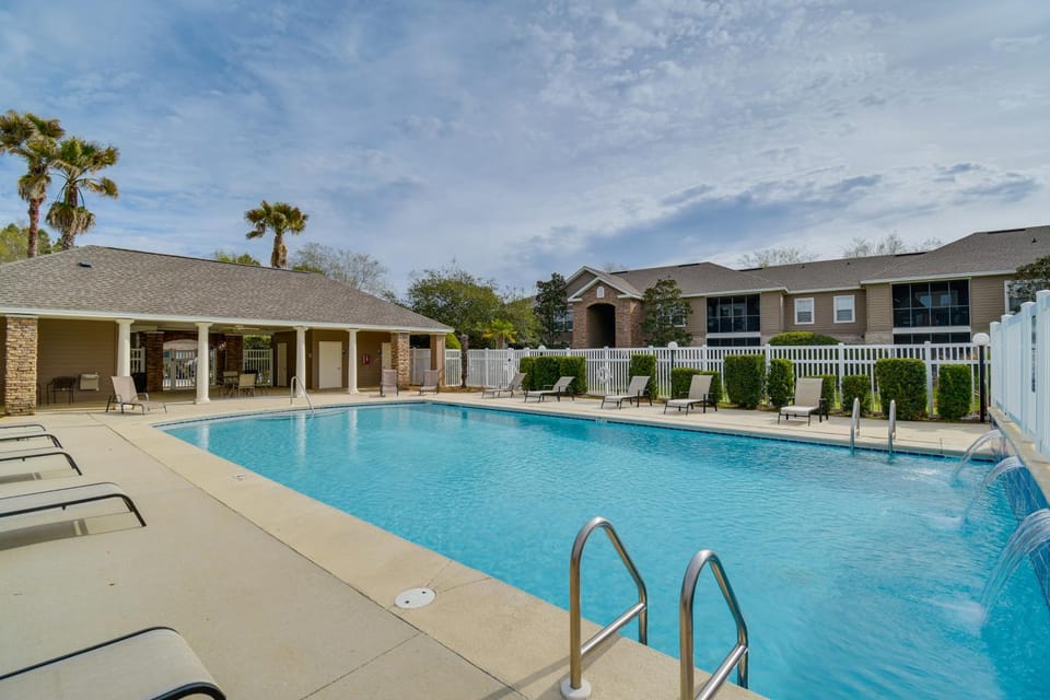 Foley Condo w/ Pool Access: 10 Mi to Gulf Shores! House in Foley