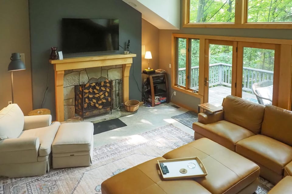 Nestled in the Woods, Walk to Town Suttons Bay House in Suttons Bay