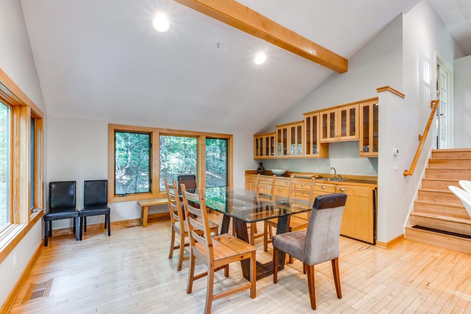 Nestled in the Woods, Walk to Town Suttons Bay House in Suttons Bay