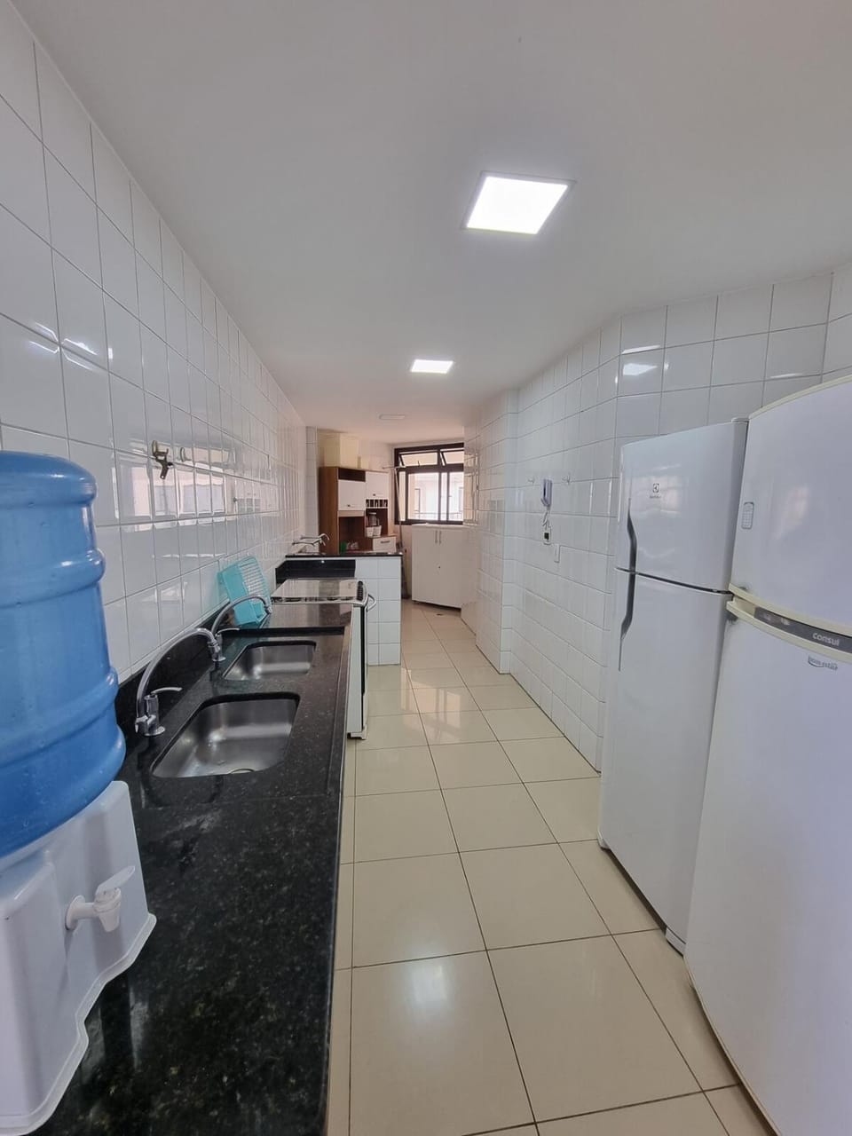 Kitchen or kitchenette, minibar