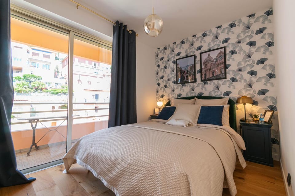 Luxury Monte Carlo- Seaview, Champagne & AC Apartment in Avenue du Carnier
