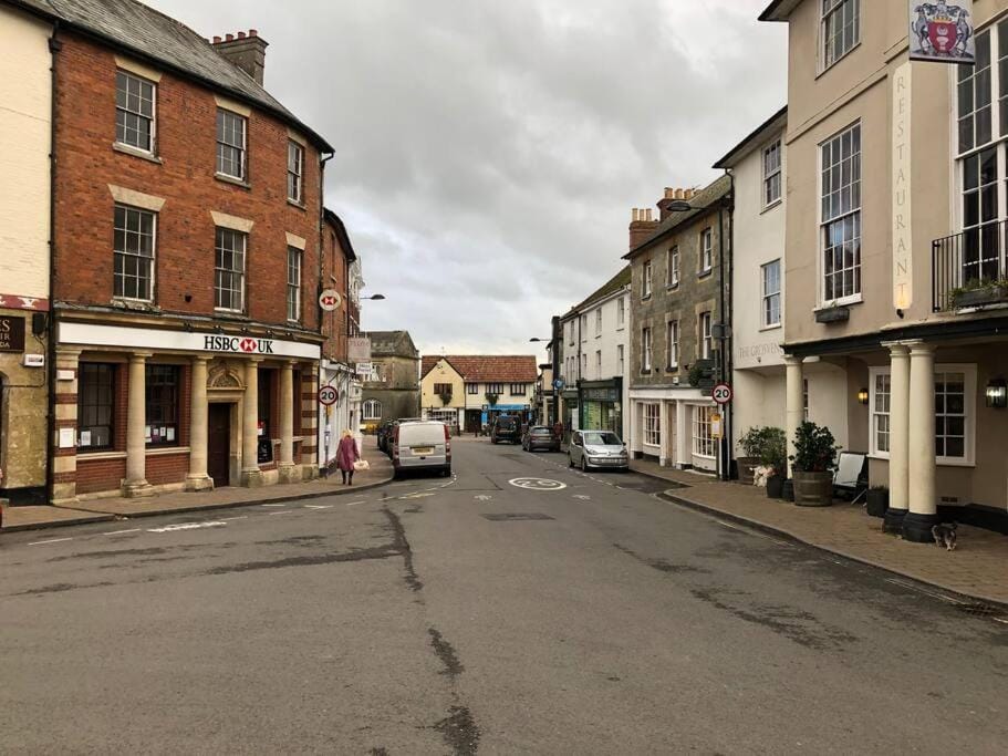 Cottage in centre of Shaftesbury with lovely garden House in Gold Hill