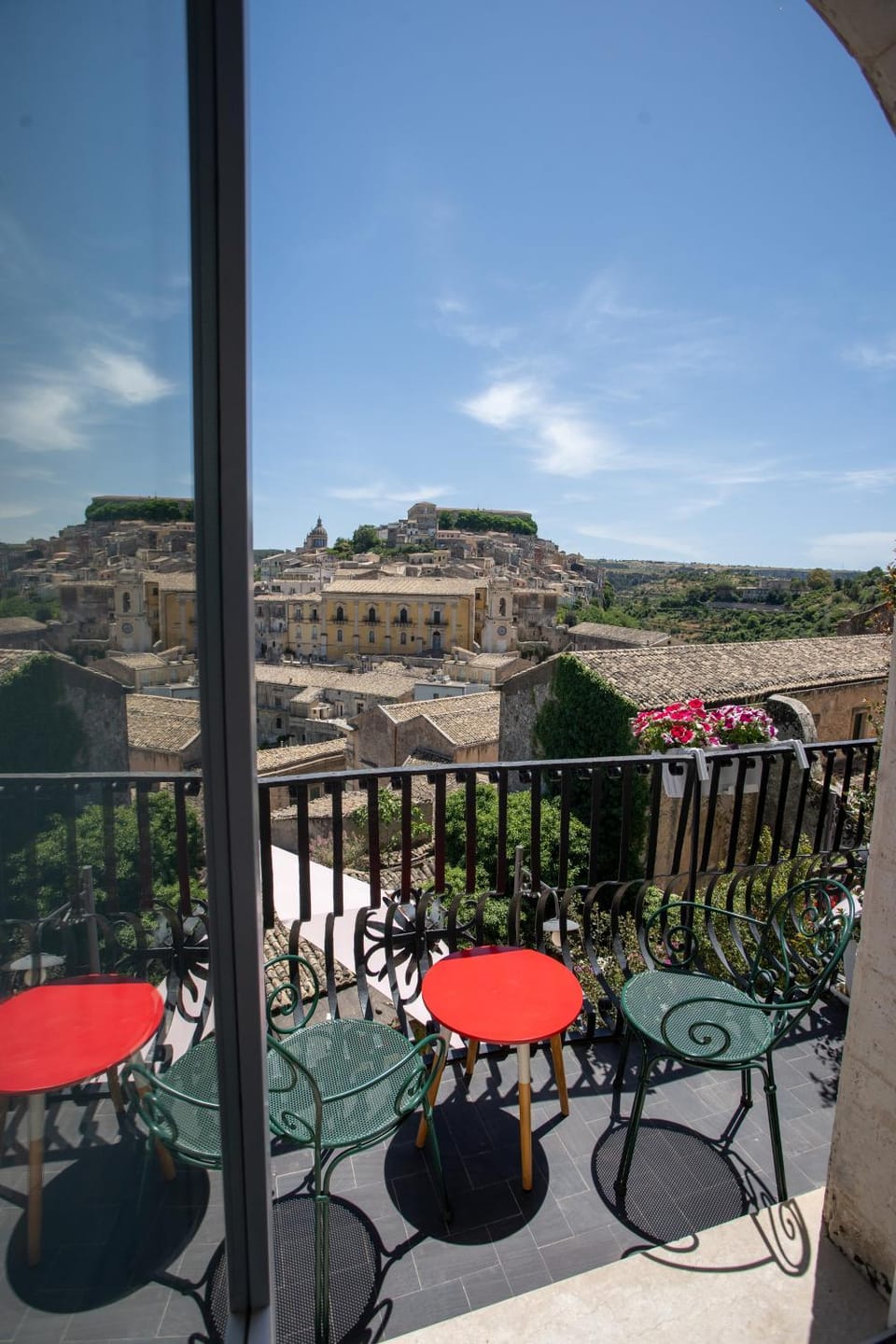 View (from property/room), Balcony/Terrace, City view, Landmark view