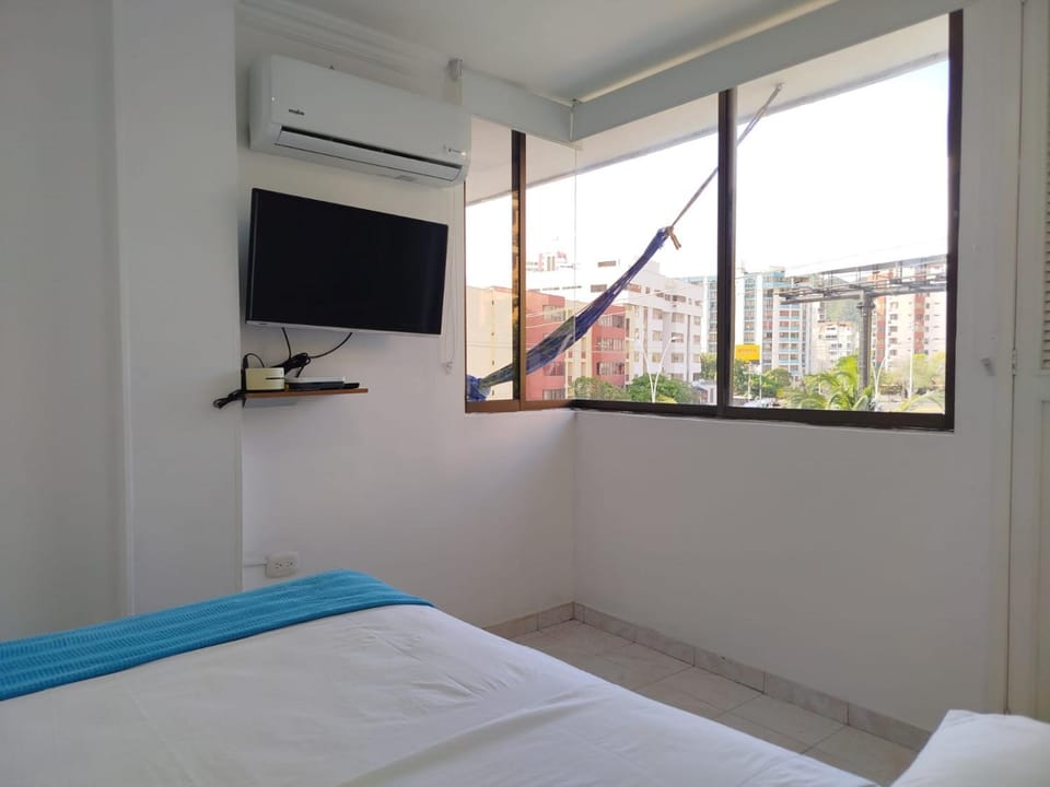 Bed, TV and multimedia, Photo of the whole room, Bedroom, air conditioner