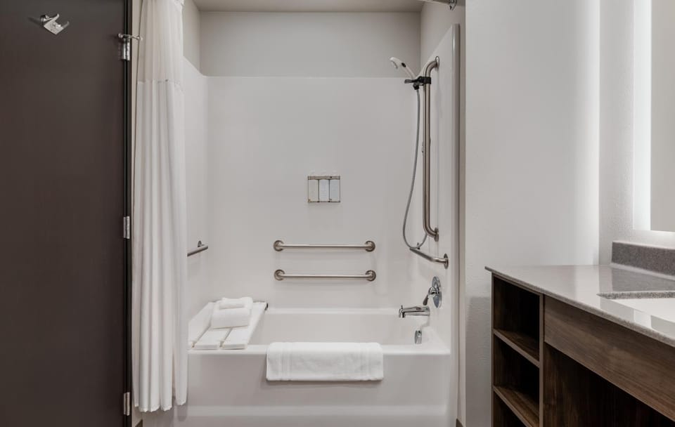 Shower, Bathroom, Bath, towels