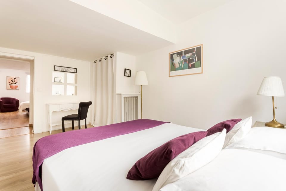 Bed, Photo of the whole room, Bedroom
