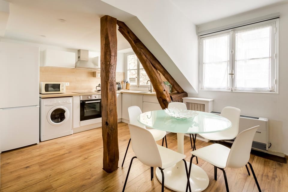 Kitchen or kitchenette, Living room, Seating area, Dining area, dishwasher, minibar, oven, stove, toaster, washing machine, dryer