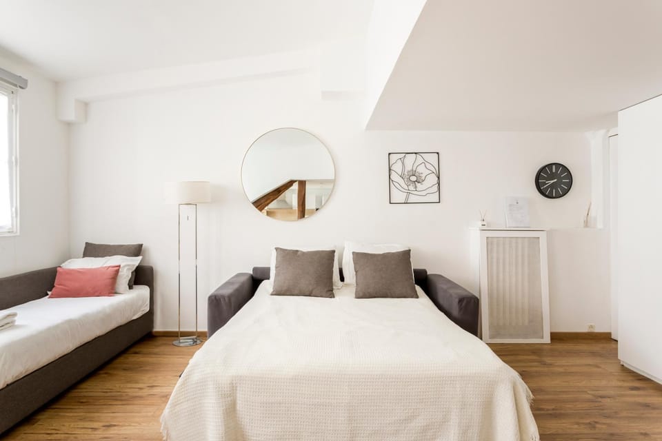 Bed, Living room