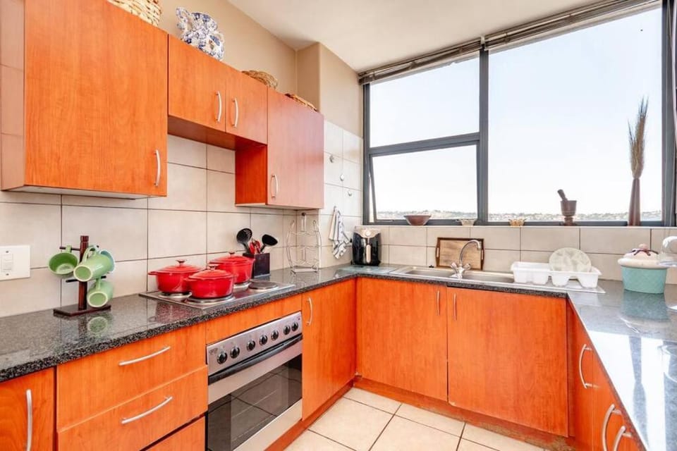 Nights in the Sky, 13th floor with city views Apartment in Gauteng