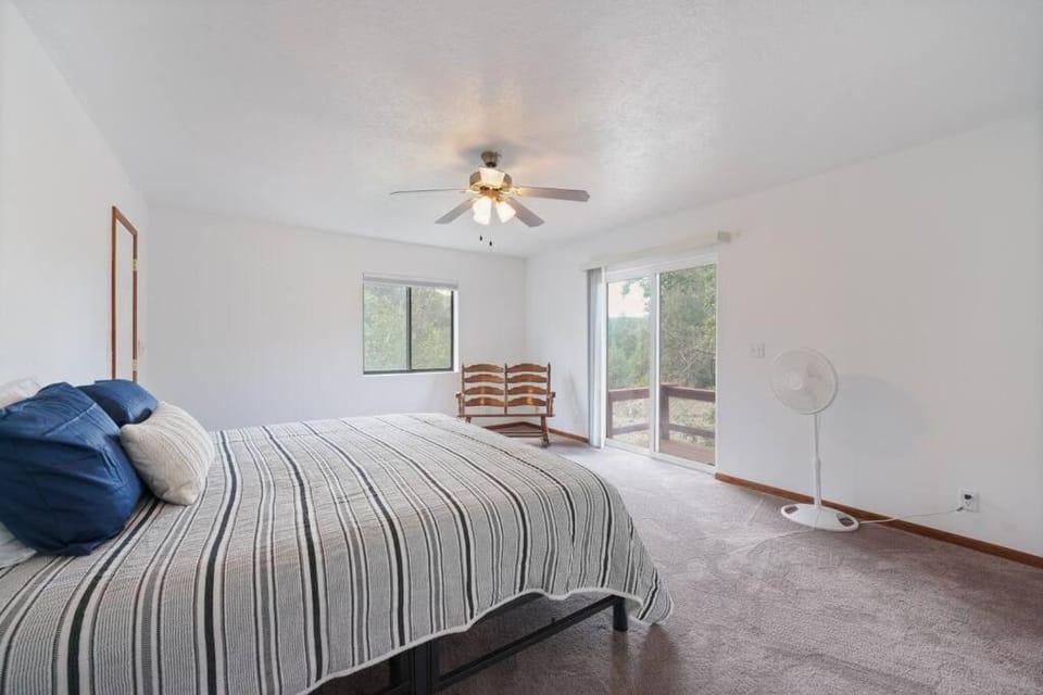 Bed, Bedroom, fireplace