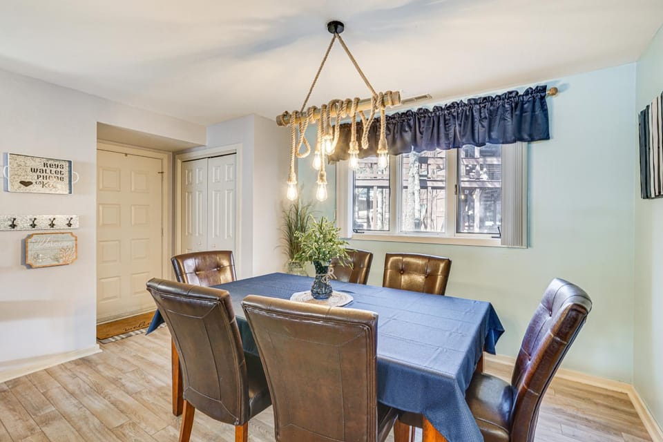 Lakefront Condo w/ Resort Amenities in Osage Beach House in Lake of the Ozarks