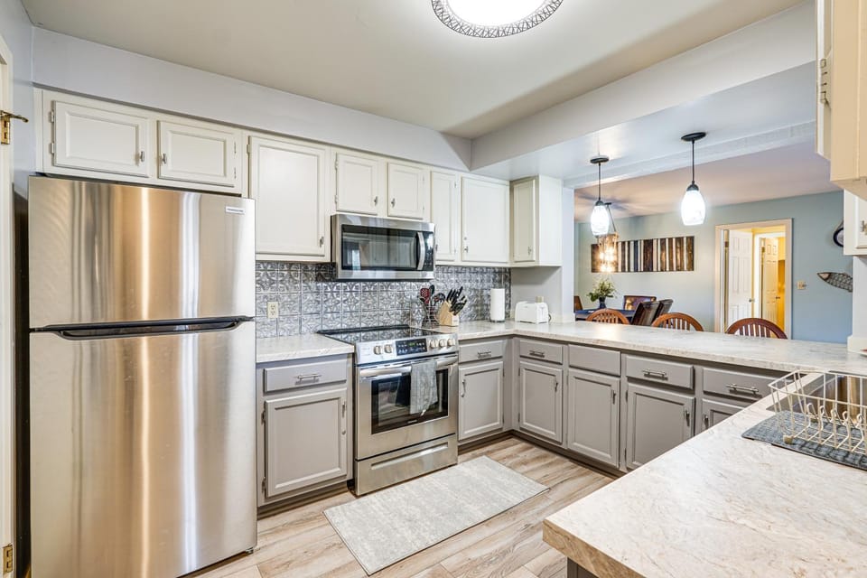 Lakefront Condo w/ Resort Amenities in Osage Beach House in Lake of the Ozarks