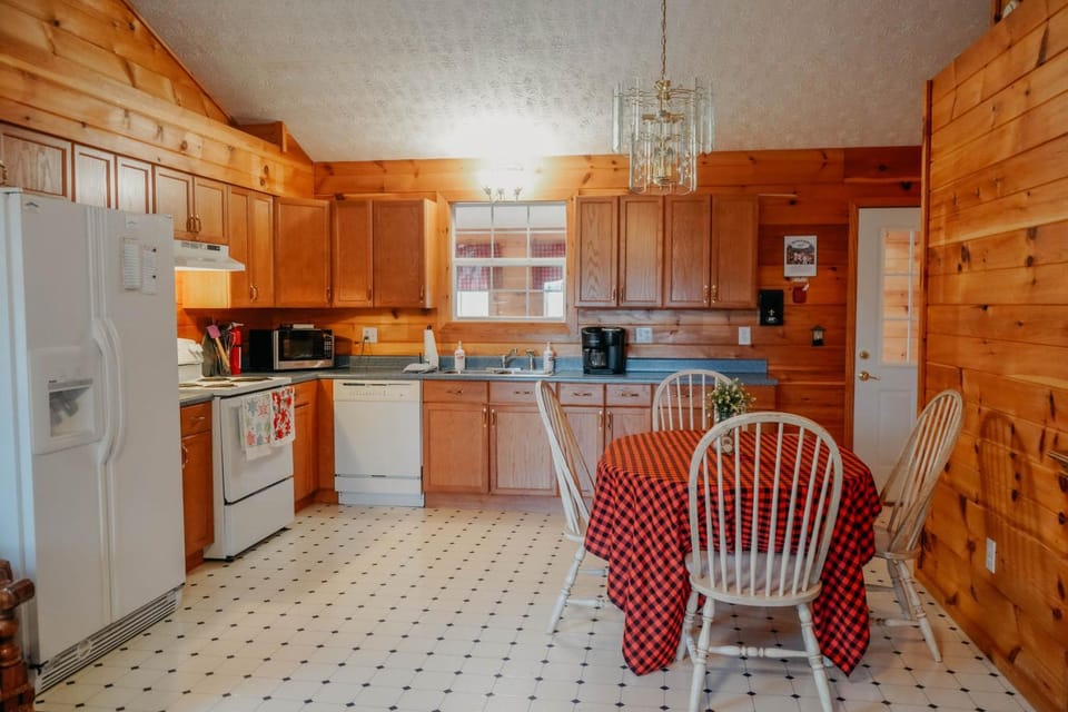 Big Foot Bungalow Chalet in Sevier County