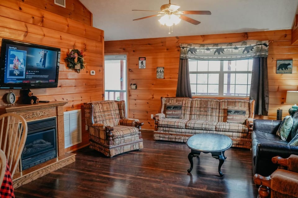 Big Foot Bungalow Chalet in Sevier County