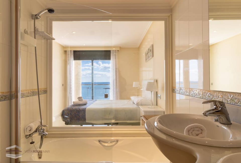 Bed, Bedroom, Bath, towels