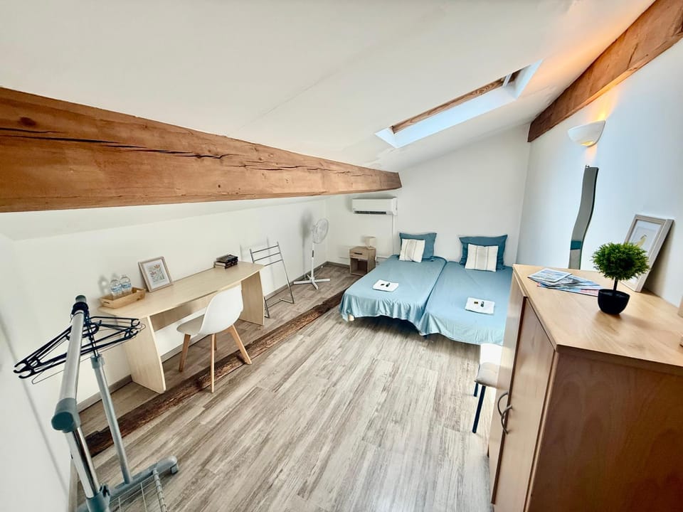 Bed, Photo of the whole room, Bedroom