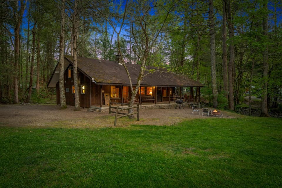 Crockett's Coonskin Cabin #540 Cabin in Pittman Center