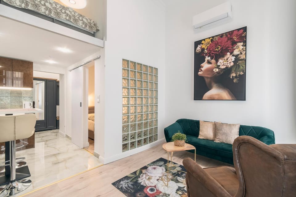 Living room, Seating area, air conditioner