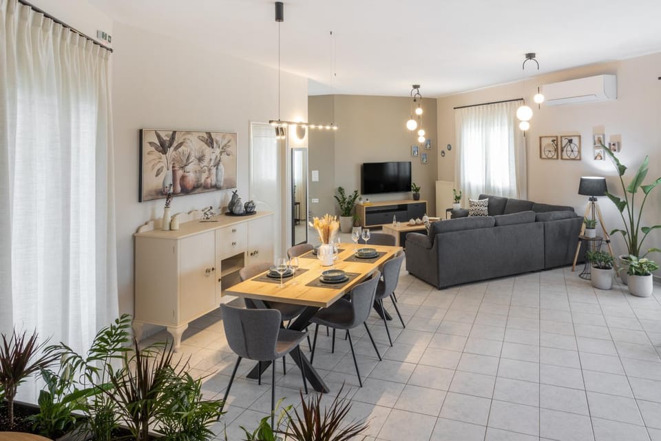 TV and multimedia, Living room, Dining area
