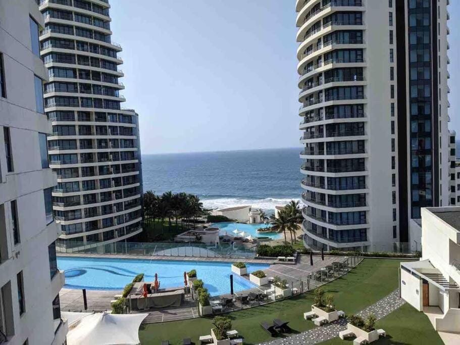 Property building, Nearby landmark, Balcony/Terrace, Pool view, Sea view, Swimming pool, sunbed