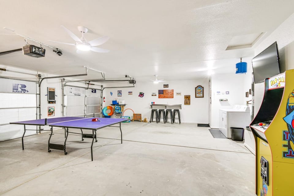 Game Room + Fire Pit : Lake Havasu Retreat! House in Lake Havasu City