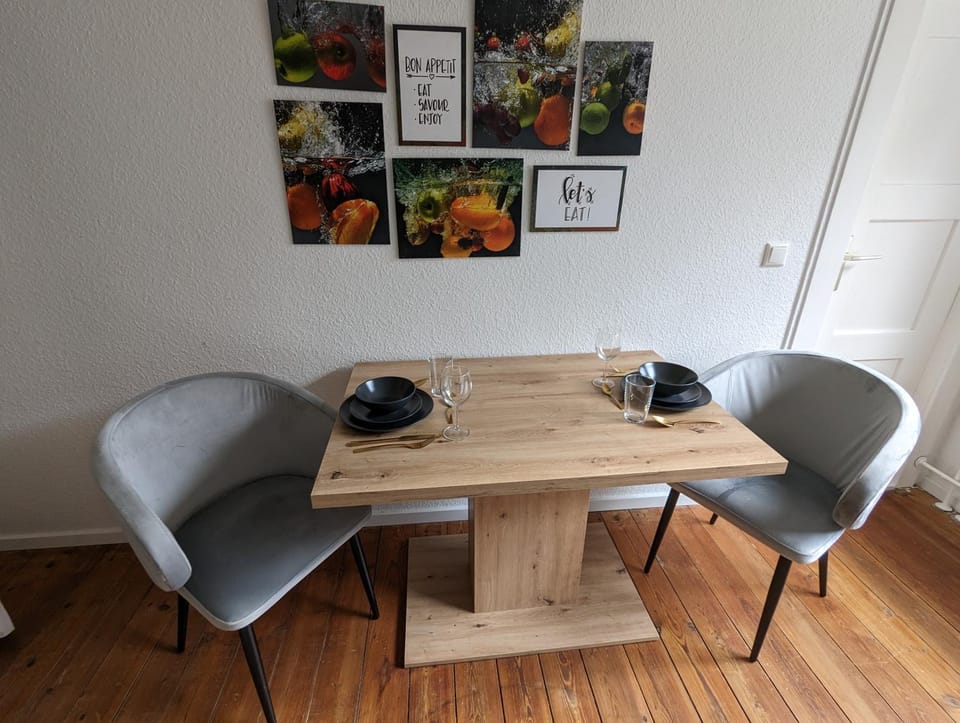 Seating area, Dining area