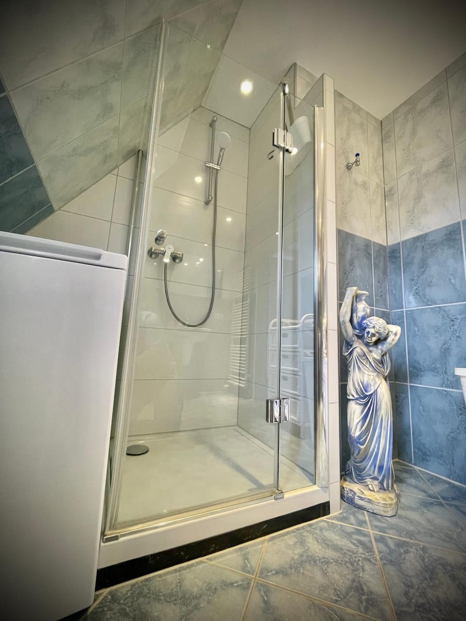 Shower, Bathroom, towels