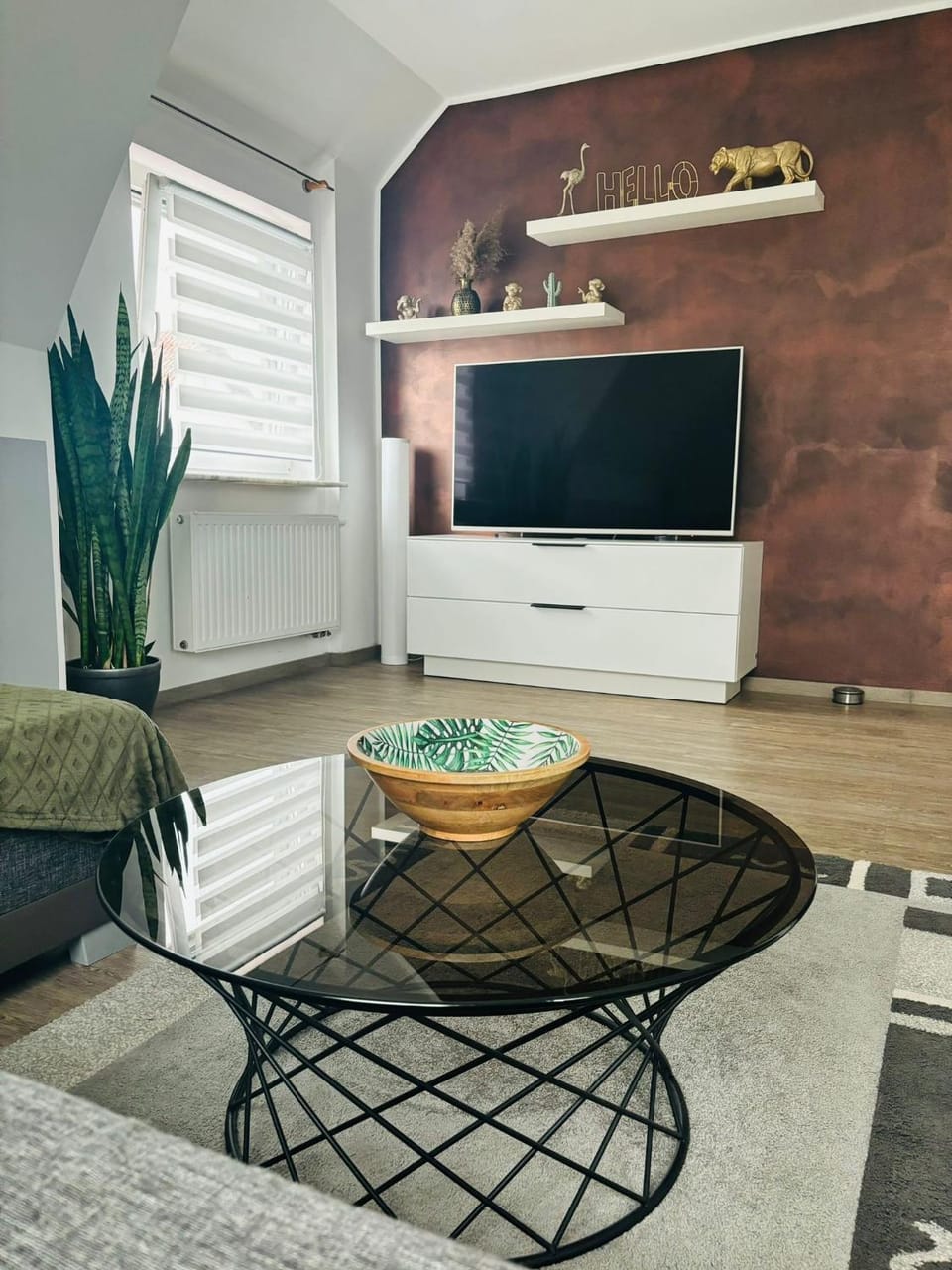 TV and multimedia, Living room, Seating area, Evening entertainment