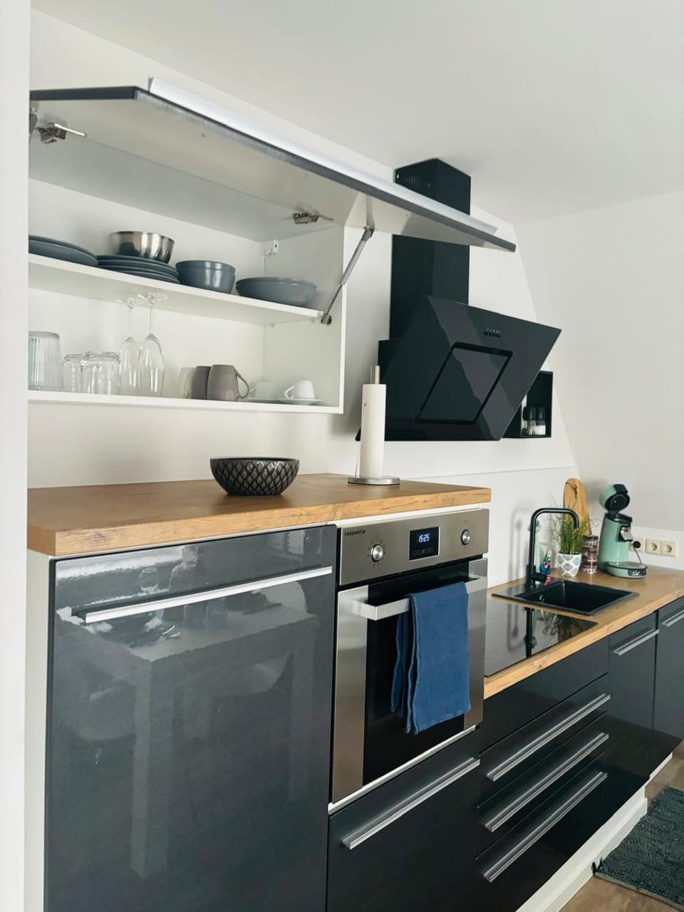 Kitchen or kitchenette, dishwasher, oven, stove, toaster