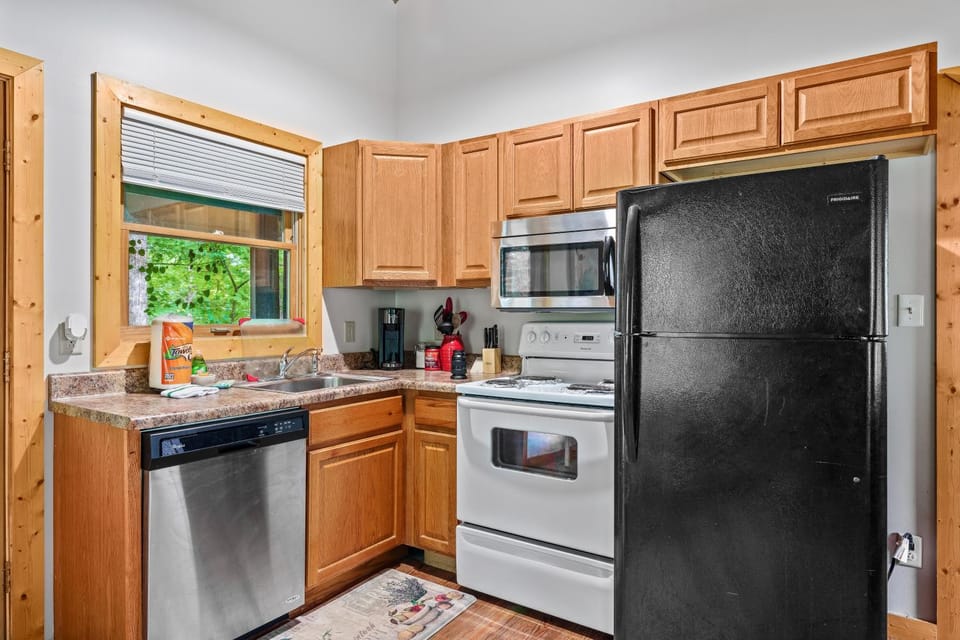 Bear Holler, Hot Tub, King Bed, Mountain Views House in Pittman Center