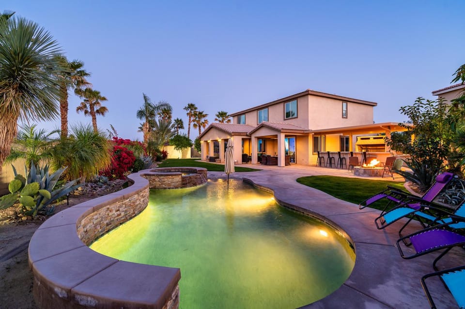 Natural landscape, Garden view, Swimming pool, sunbed