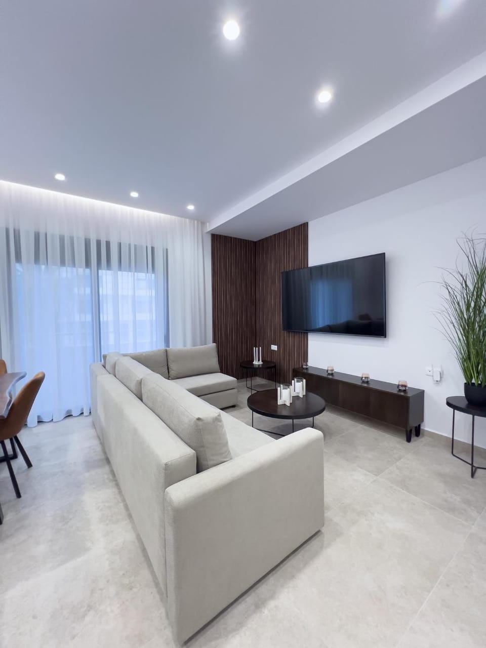 TV and multimedia, Living room, Seating area, Evening entertainment