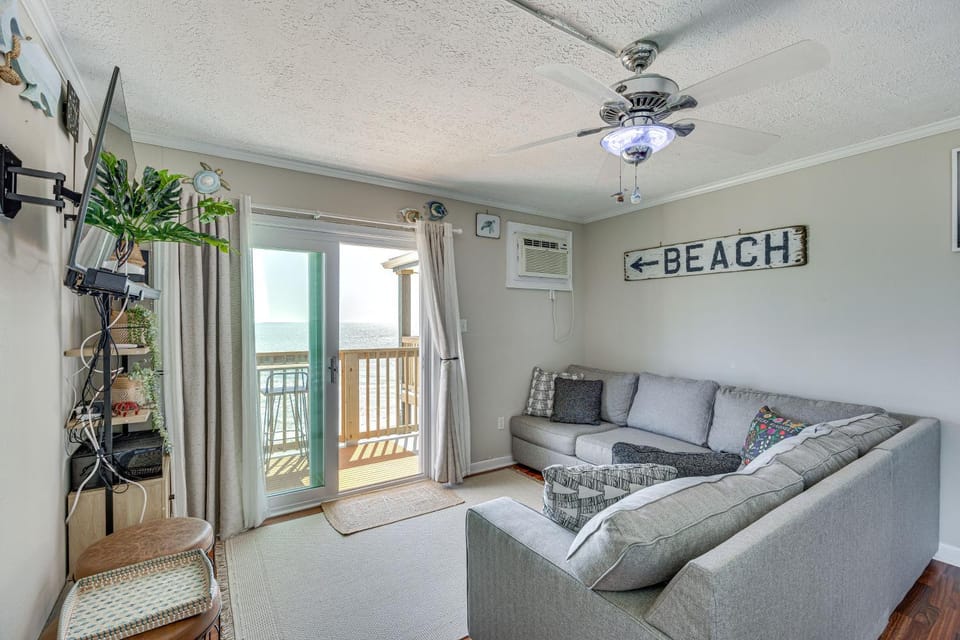 North Topsail Beach Condo w/ Ocean-View Balcony! House in North Topsail Beach