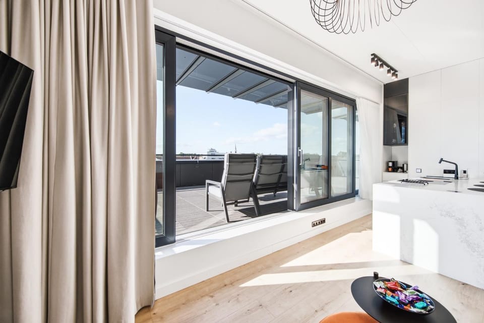 View (from property/room), Balcony/Terrace, Living room