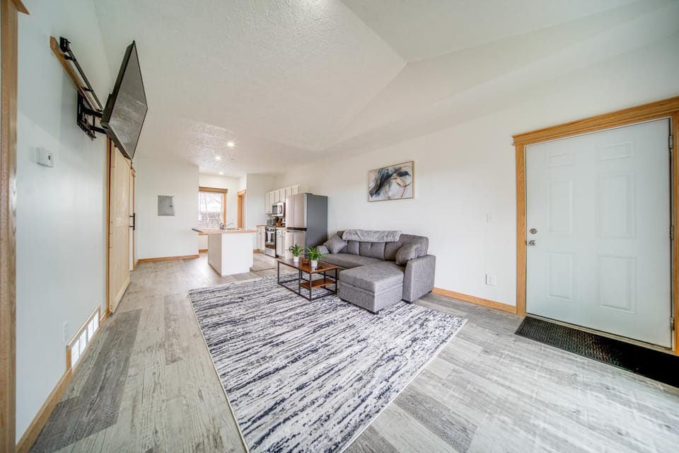 4 Mi to Lake Erie Access: Condo on the Greens House in Allegheny River